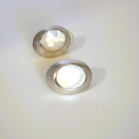925 Oval Mother of Pearl Earrings Sterling Silver Pierced - Picture 7 of 12